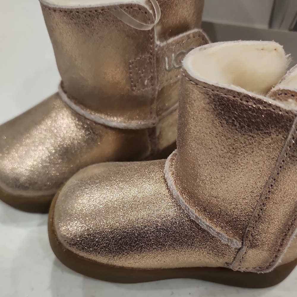 UGG Kids Shimmering Gold Boots - Picture 3 of 4